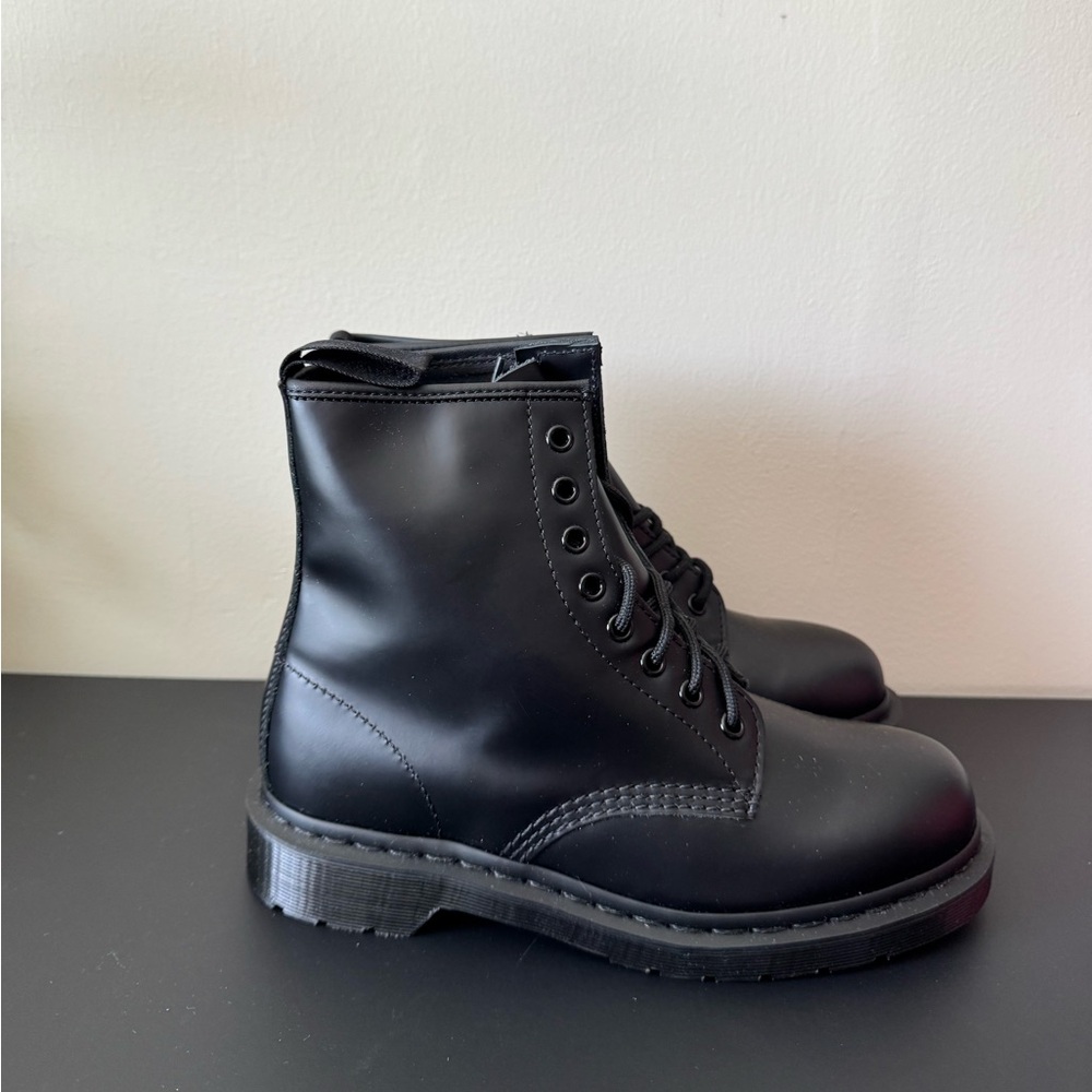BRAND NEW 
Dr Martens 1460 Mono